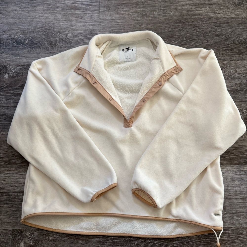 Hollister Women's Cream Pullover Sweater